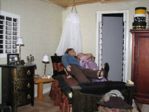 dollhouse001.jpg